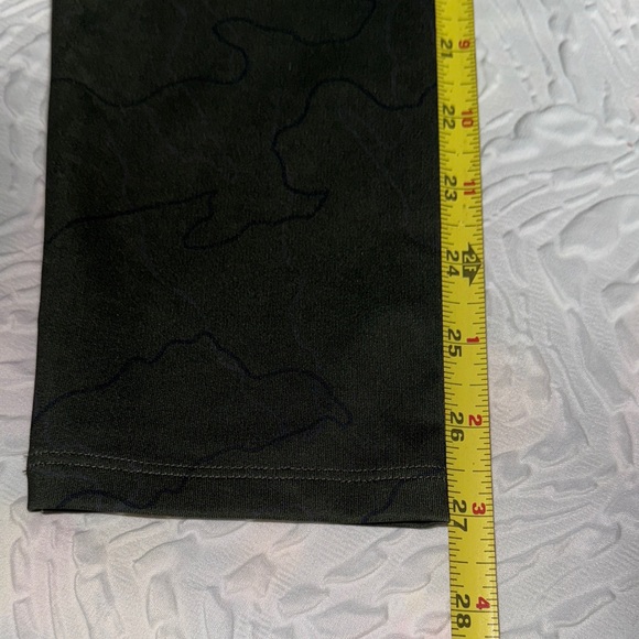 Under Armour Women’s Dark Green Camo CW FUNNEL NECK LONG SLEEVE NWT M - Picture 5 of 8